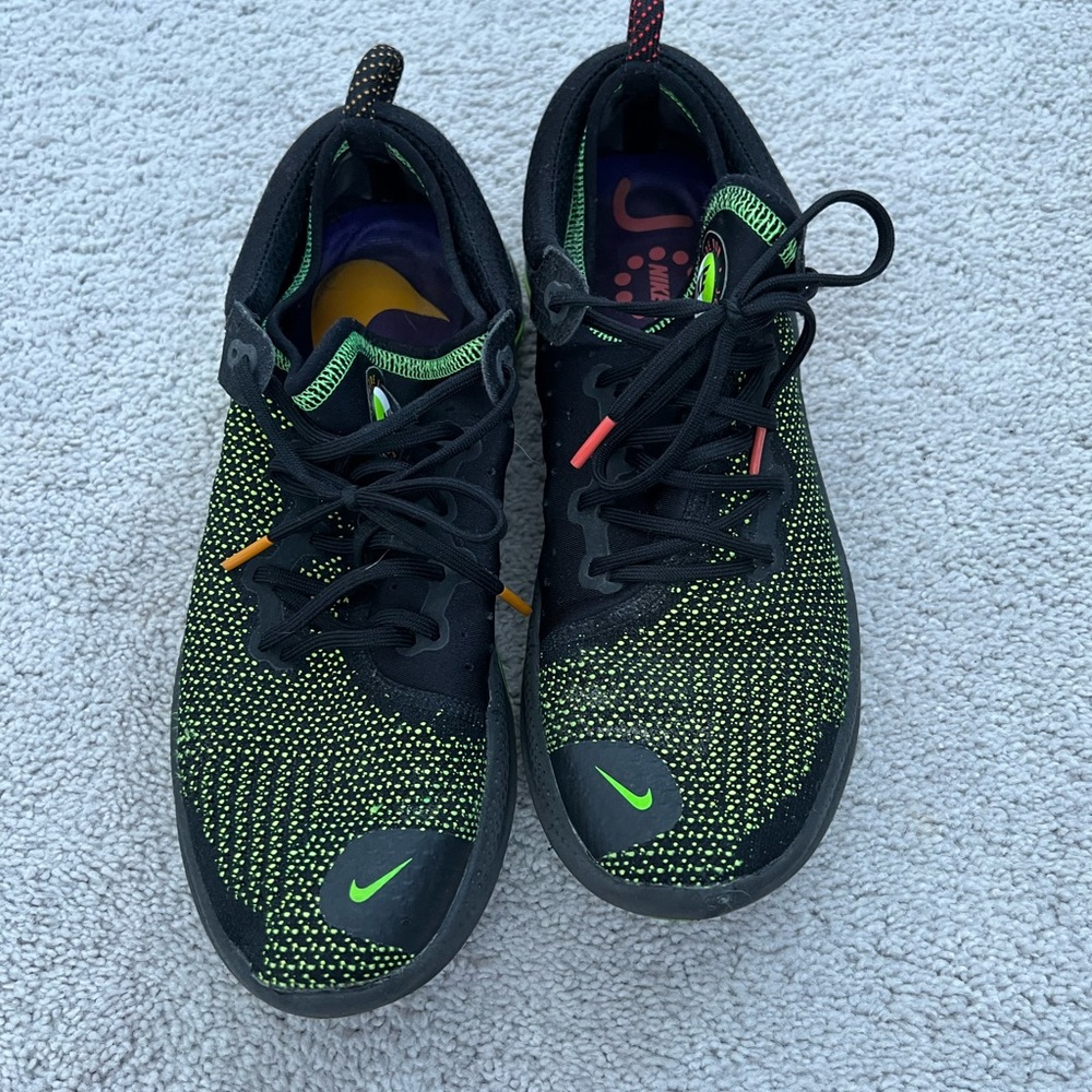 Nike Men's Black and Green Athletic Shoes